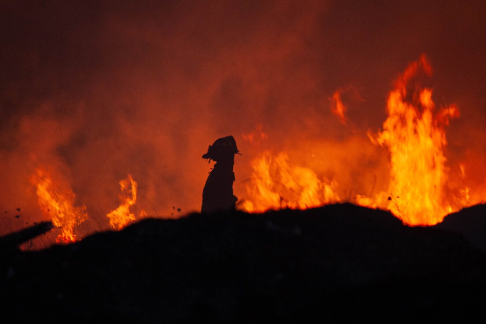 Wildfires are raging across Oregon and Washington. Here’s what to know about the Summer 2026 fires